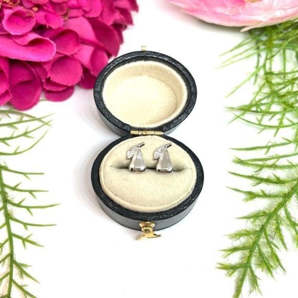 VINTAGE⚜️Pear Shaped Silver-Tone Stud Earrings